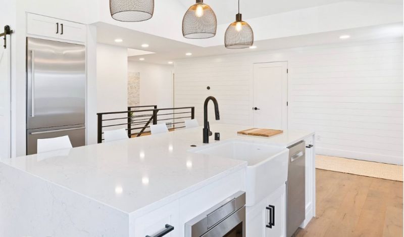 Rénovation d'une cuisine moderne sur Vincennes avec installation d'éclairage mixte