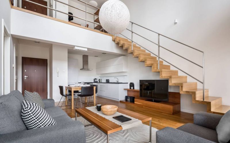 rénovation loft avec escalier suspendu