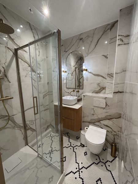 Rénovation d'un appartement à Paris rue de la Boétie : entre élégance haussmannienne et modernité