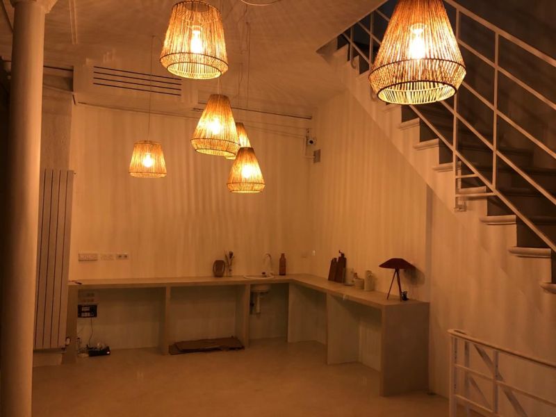 Rénovation intérieure d'un local commercial à Paris dans le 1er Arrondissement - The Hill Door