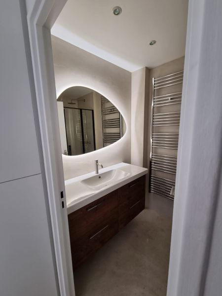 Rénovation salle de bain béton ciré