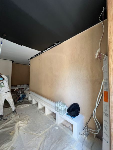 Rénovation d'un local commercial en béton ciré à Paris 1 avec carrelage Zellige: Le Restaurant Yoummah