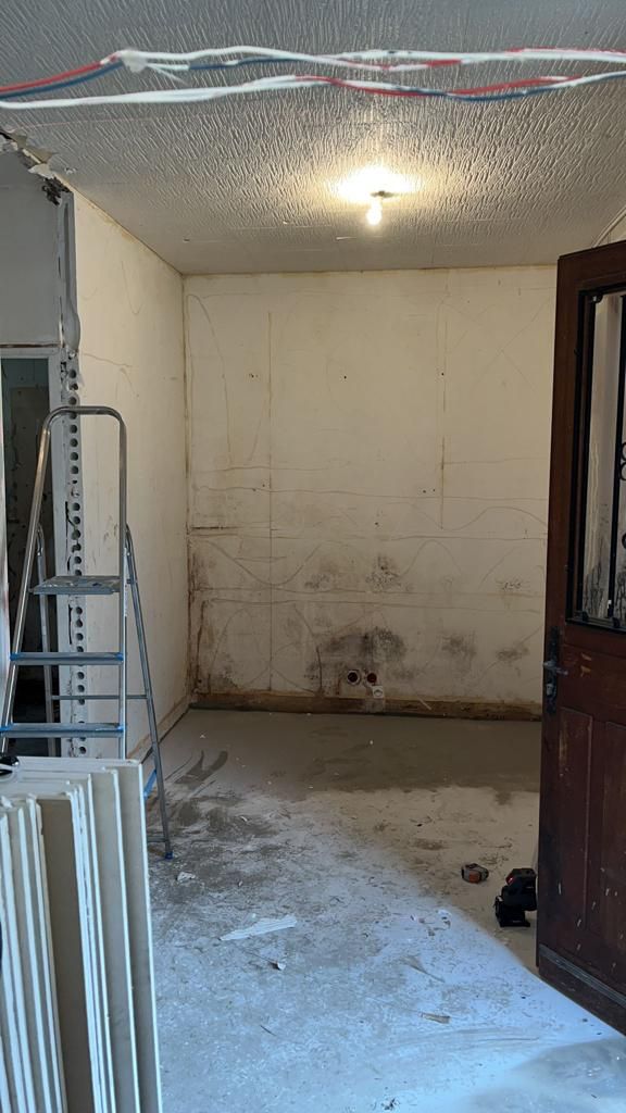 Rénovation d'une petite maison à Montreuil avec aménagement de combles