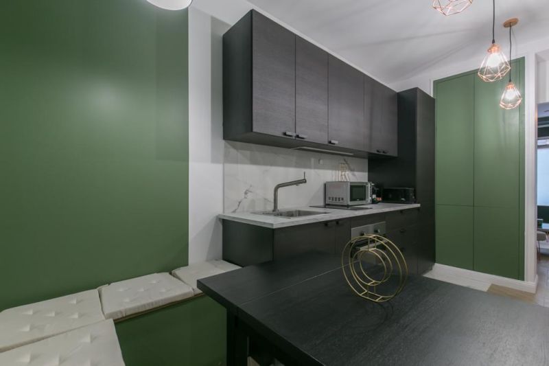 Belmard Batiment réinvente l'efficacité et le charme parisien dans un deux pièces en sous-plex au cœur du 11e arrondissement