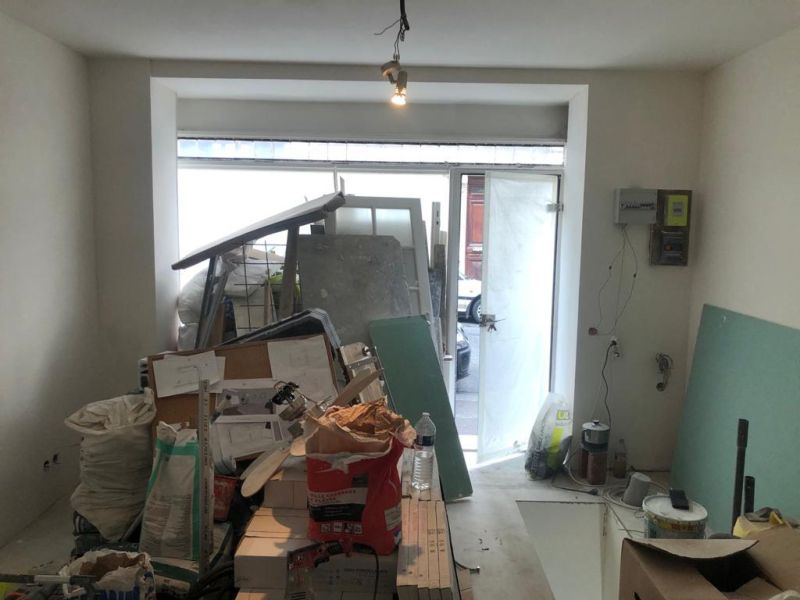 Belmard Batiment réinvente l'efficacité et le charme parisien dans un deux pièces en sous-plex au cœur du 11e arrondissement
