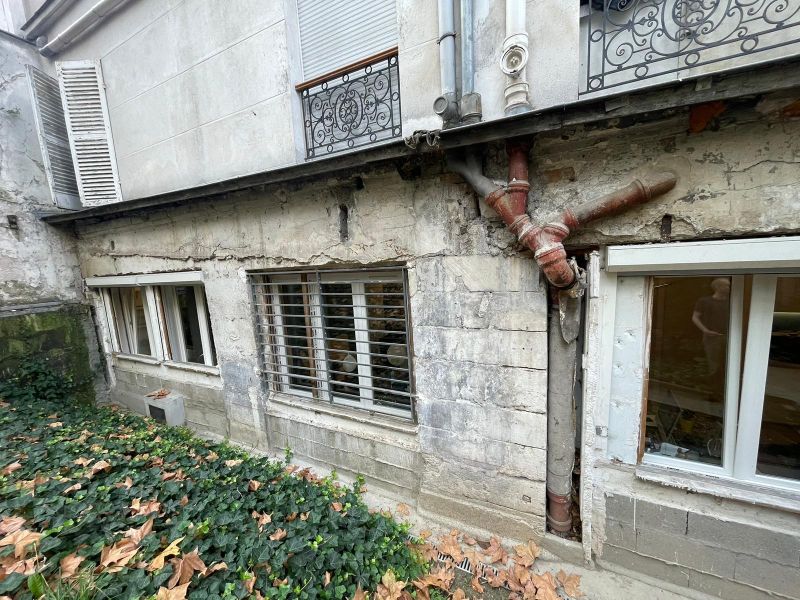 Réfection et Embellissement d'une Façade dans le 18e Arrondissement de Paris : L'Expertise de Belmard Batiment en Action