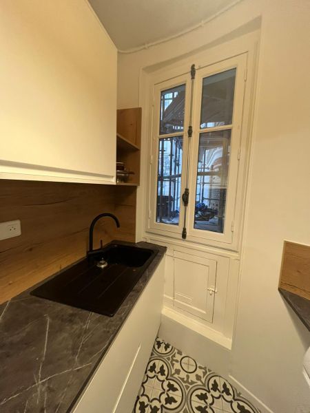 Rénovation de Cuisine à Paris 12 par Belmard Batiment : Maximiser l'Espace et la Fonctionnalité