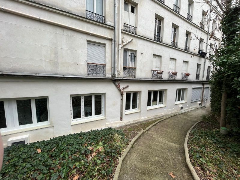 Réfection et Embellissement d'une Façade dans le 18e Arrondissement de Paris : L'Expertise de Belmard Batiment en Action