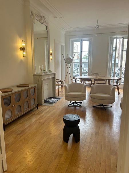 Rénovation d'un appartement à Paris rue de la Boétie : entre élégance haussmannienne et modernité